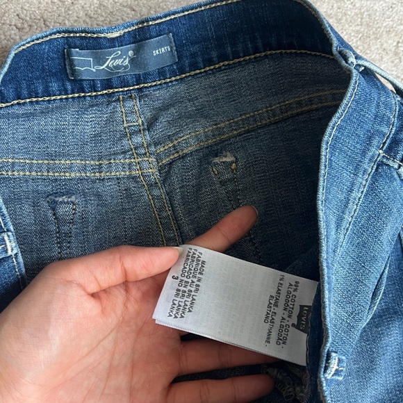Levi’s dark washed denim mini skirt - Picture 5 of 6